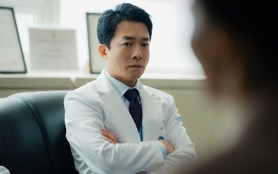 김지원에겐 버럭, 병원장 앞에선 굽신…'닥터X' 김영민, 얄미운 '외과 딸랑이'로 눈도장