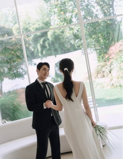 '나솔' 25기 영수, '♥순자'와 깜짝 결혼 소식 알리더니…웨딩 화보 현장 공개했다