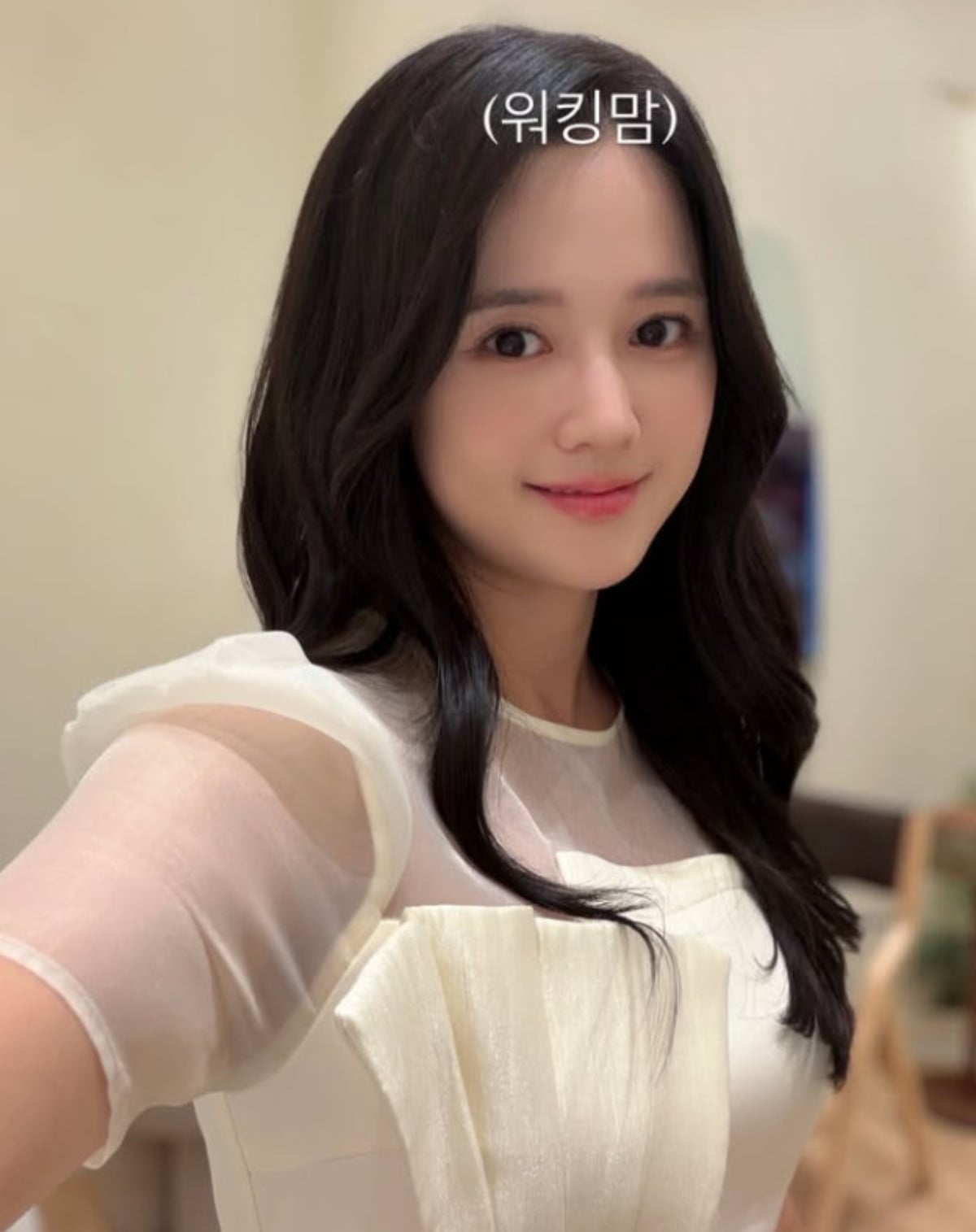 배우 남보라가 미소를 짓고 있다. / 사진=남보라 SNS