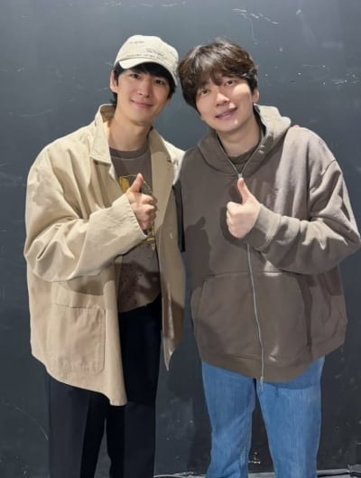 차기작 2개 묶인 이제훈 "힐링하고 왔어"…이동휘 옆 미소 되찾은 근황