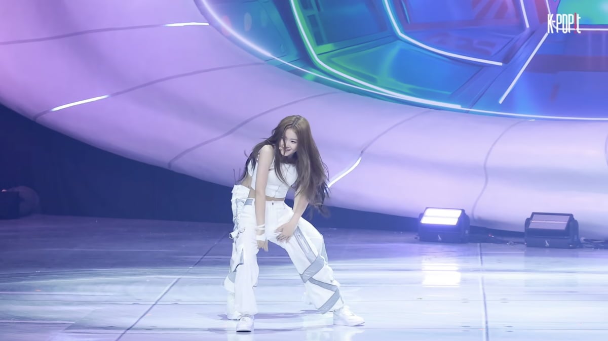 그룹 A2O LITE 아이찡. 'NEON'(니온) 도입부 안무 / 사진=유튜브 채널 'K-POPIT 케이팝잇' 캡처