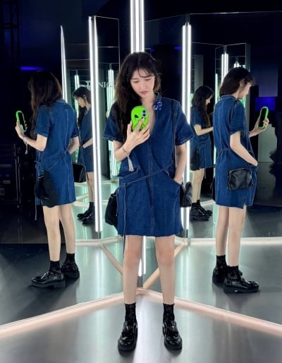 '48세' 이지아, 이 나이에 이 비주얼이라니…초미니 원피스에 드러난 늘씬한 각선미