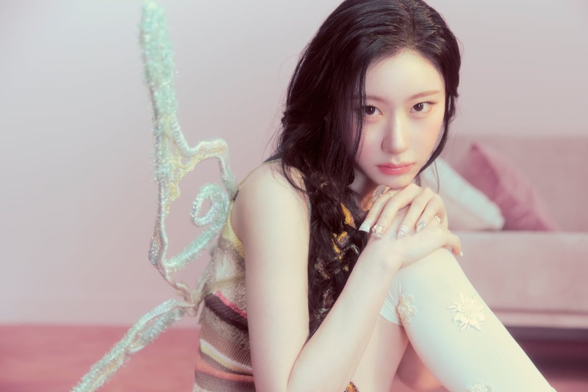 ITZY Chaeryeong 'Lovesick' Conept Picture / JYP Entertainment 
