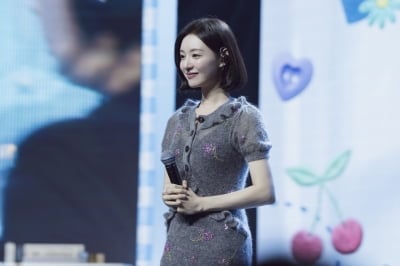 장원영도 입은 그 원피스…김지원, 버섯 머리하고 5살은 어려보이게[TEN스타필드]