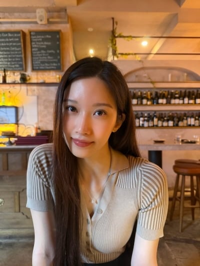 문가영, 미니스커트 입고 드러낸 늘씬 각선미…청순한 얼굴에 반전 몸매