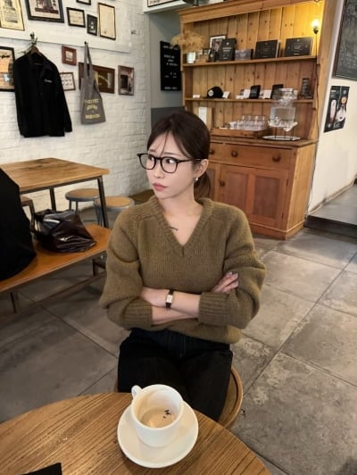 '나솔' 32기 영자, 이렇게 예뻤었나…안경 하나 썼을 뿐인데 지성미 Up