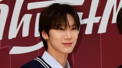 텐, 열애설 직접 부인…"지금 싱글, 얼마나 바쁜데"