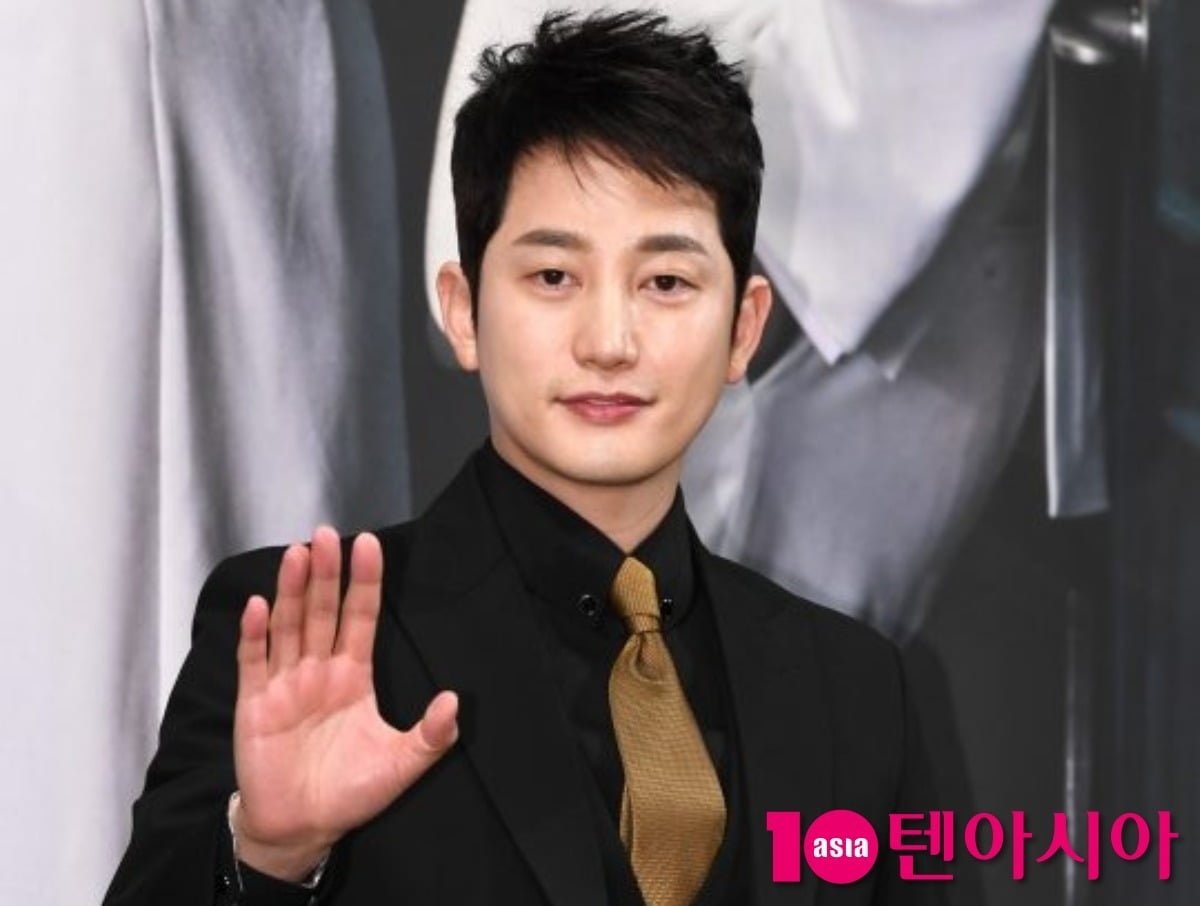 배우 박시후가 포즈를 취하고 있다. / 사진=텐아시아DB
