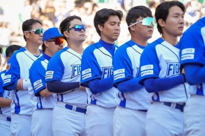 잘나가던 '불꽃야구' 어쩌다가…결국 벼랑 끝에 몰렸다, 15승 트로피 앞두고 최대 고비