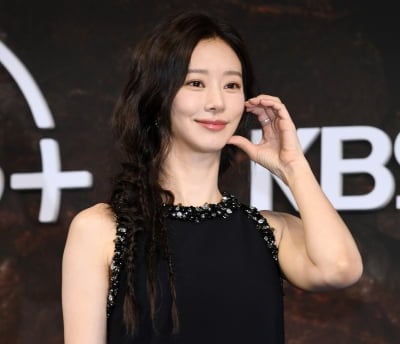 '뼈말라' 이주빈, 전현무와 여행 갔다가 제대로 걸렸다…50kg도 안 나가는 몸무게 공개 ('현무로드')