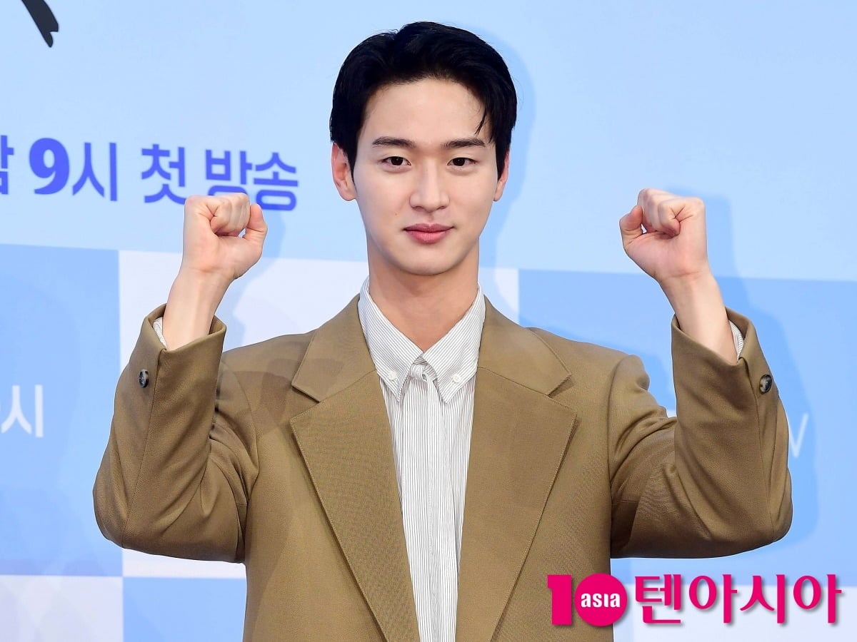 배우 장동윤이 공식 행사에 참석해 포즈를 취하고 있다. / 사진=텐아시아DB