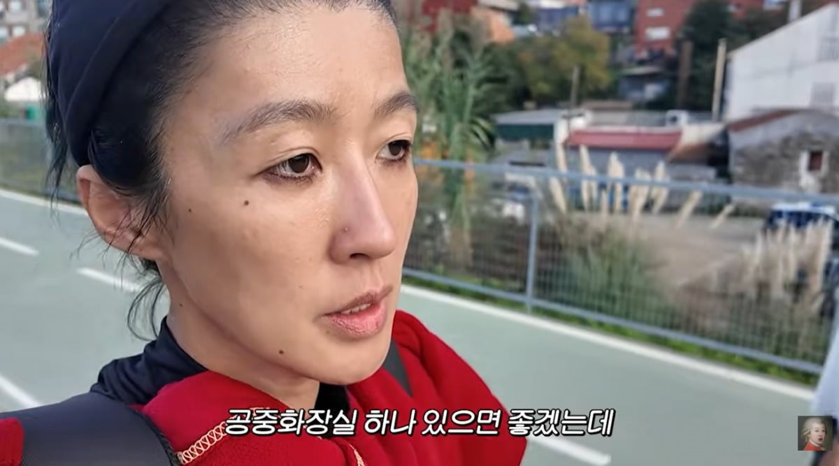 홍진경이 산티아고 순례길 도전 중 우여곡절을 겪었다. / 사진='공부왕찐천재' 유튜브 캡처